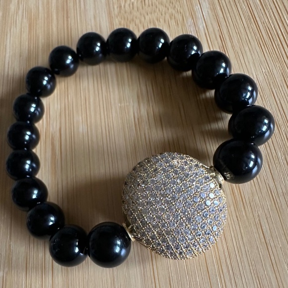 Polished 10mm Onyx w/ Gold Crystal Pave Center - Picture 6 of 7